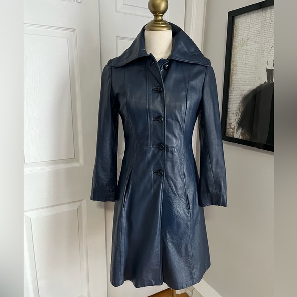 *VINTAGE C. 1970s NAVY BLUE LEATHER COAT - Picture 3 of 17